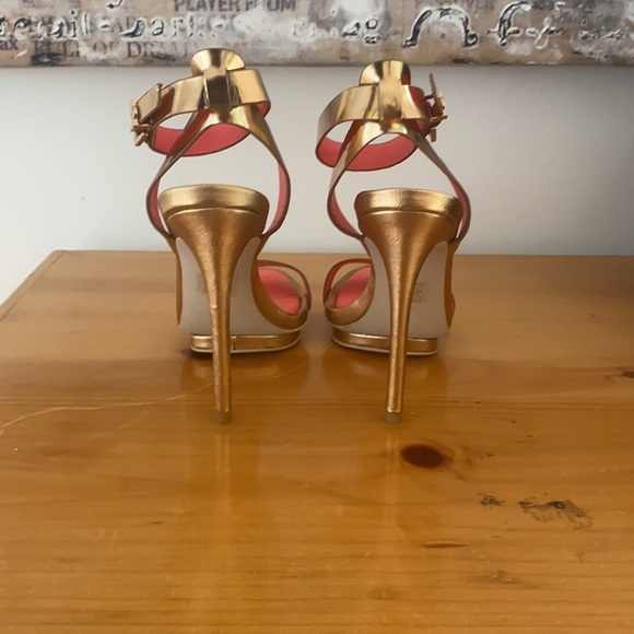 BCBG rose gold 3 inch heels - Picture 3 of 3